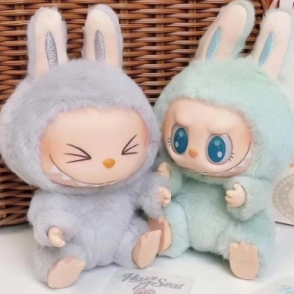 Chaveiro Pelúcia Colecionável Box Surpresa Have A Seat E Exciting Macaron Big Into Energy - Aleatorio