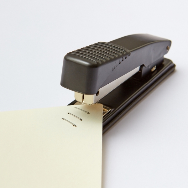 Grampeador Papel Profissional Reforçado Metal Aço 25 Folhas Cor Preto