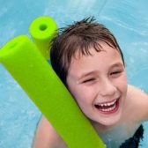 Boia Macarrão Piscina Natação Flutuador Com Furo Espaguete