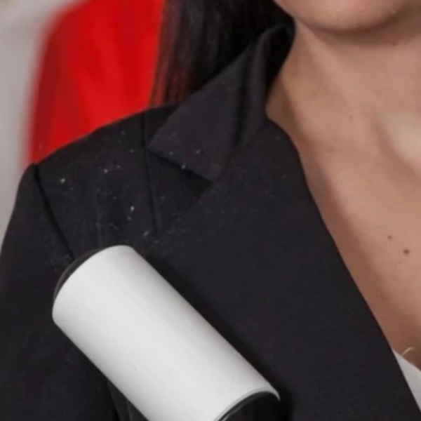 Rolo Tira Pelos e Pó de Roupas com 10 Folhas e Adesivos Reutilizavel