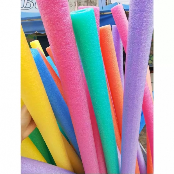Kit 6 Macarrão Flutuador Piscina – Boias Espaguete com Furo para Praia/Hidro Cores Sortidas